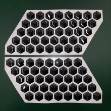 Об'ємна захисна наклейка соти на бак мотоцикла КУБІКИ Black Edition ShopTobi